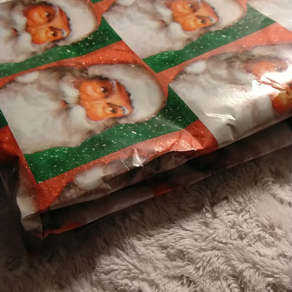 Vintage Christmas Wrapping Paper - Picture 3 of 10